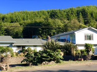 3028 Longwood Dr, Reedsport, OR 97467