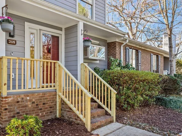 205 Clancy Cir, Cary, NC 27511