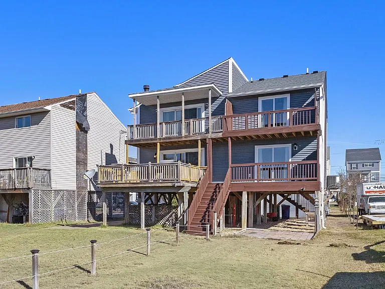 735 W Ocean View Ave #A — Photo 25