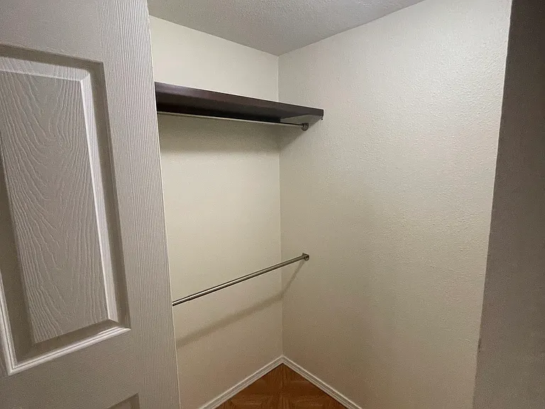 Master bedroom walkin closet