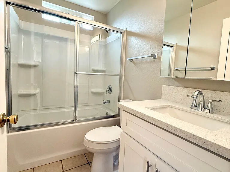430 S Willie James Jones Ave #D — Photo 12