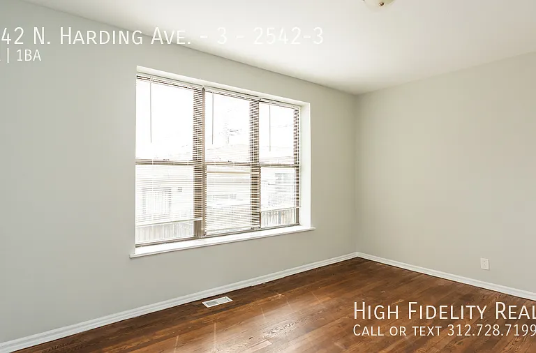 2542 N Harding Ave #3 — Photo 8