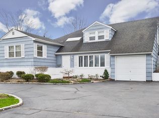 1970 Brook Park Dr, Merrick, NY 11566