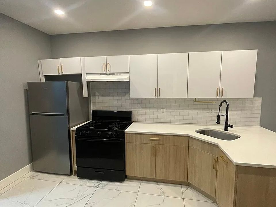 1st image of 235 2nd St #202
