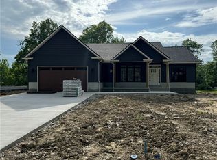 2330 Wilshire Dr, Cortland, OH