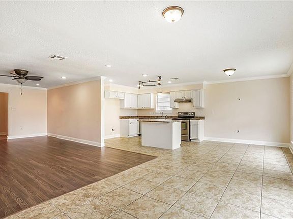 4th image of 26 N Blue Ridge Ct