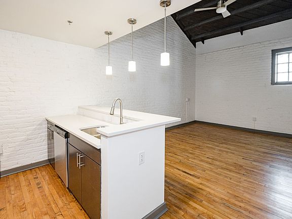 3rd image of 1809 E Franklin St #6207