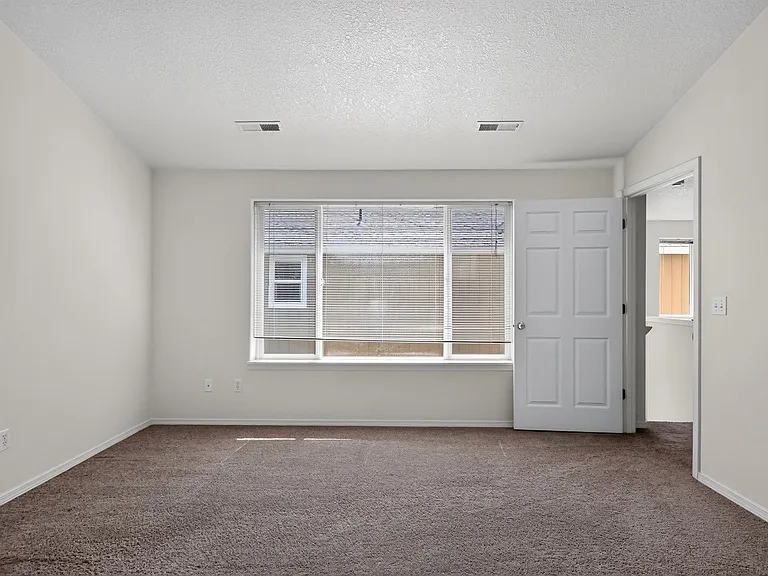 1506 SE Kobus Way — Photo 14