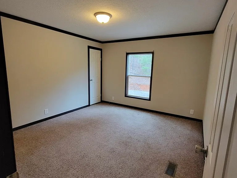 256 Weaver Creek Rd — Photo 9