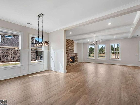5th image of 402 Manchester Ln