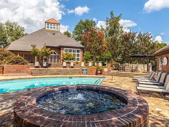 Beautiful pool to enjoy outdoor entertaining