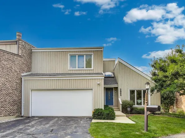 2466 Cobblewood Dr, Northbrook, IL 60062