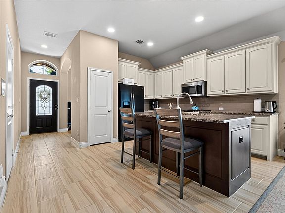 4th image of 1005 Hubbard Creek Trl