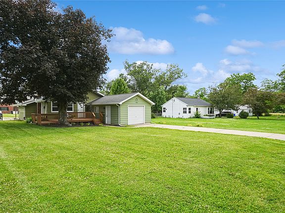 3rd image of 431 30th Street Dr SE