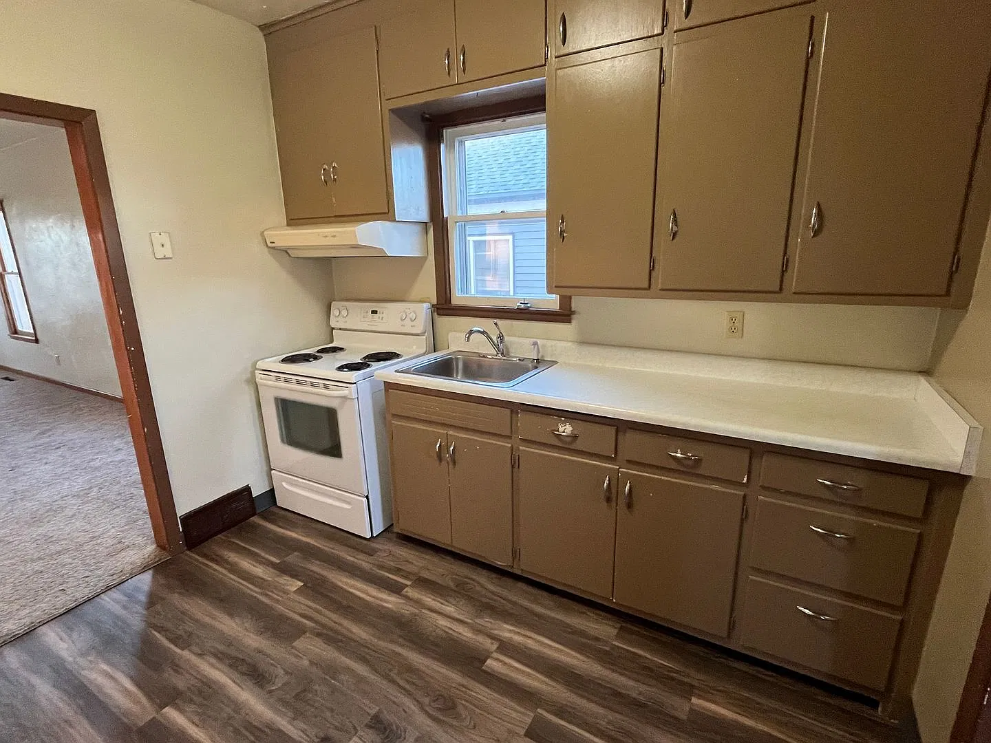 2 Bed 1 Bath + Double Stall Garage — Photo 3