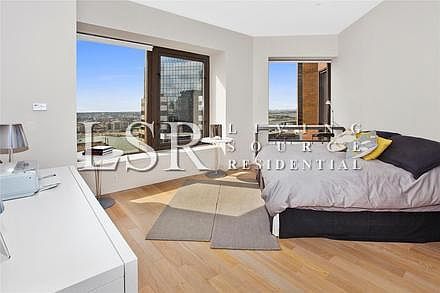 3rd image of 75 Wall St
