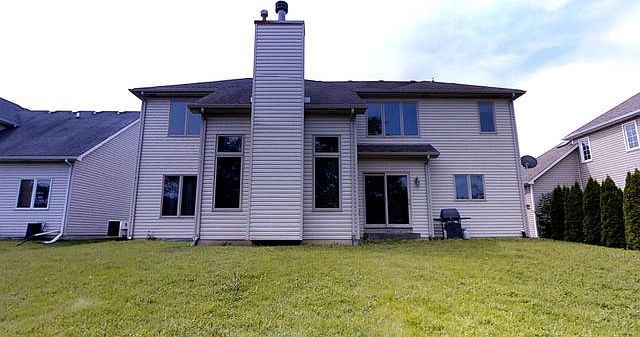 2nd image of 372 E Sleepy Hollow Ln