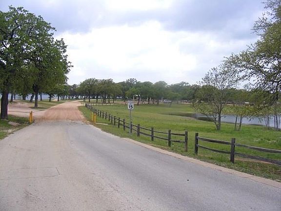 5th image of 18816 Lakeland Dr