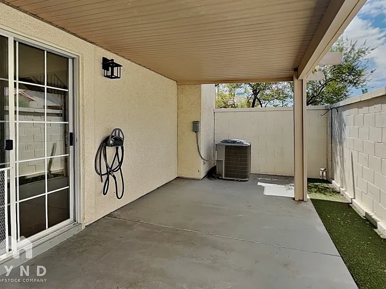 8042 Laurena Ave — Photo 20