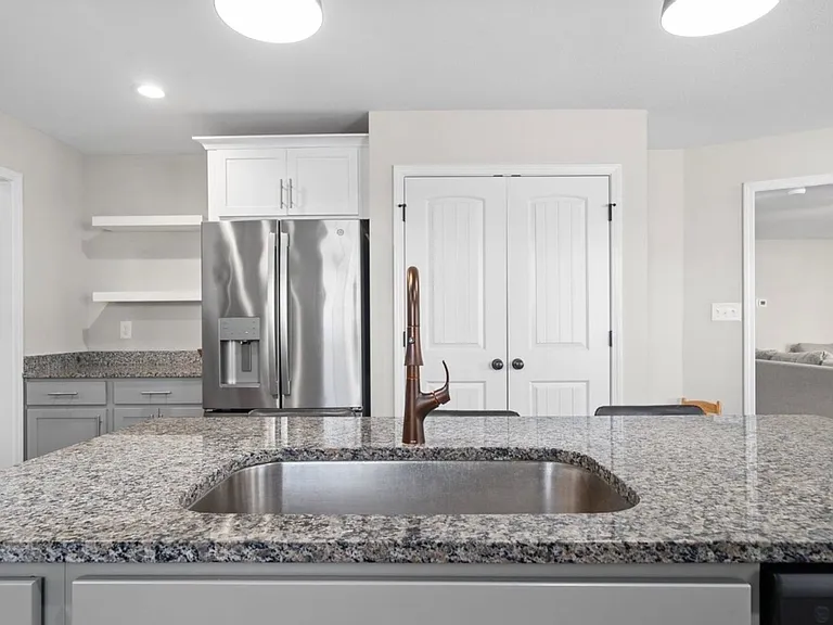 718 Banister Dr — Photo 5