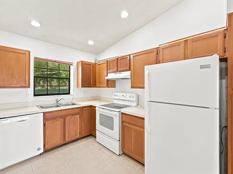 2600 Greenwood Ter #G201 — Photo 10