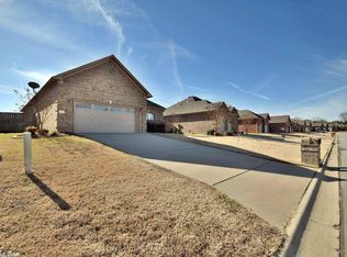 28 Oak Tree Cir, Conway, AR 72032