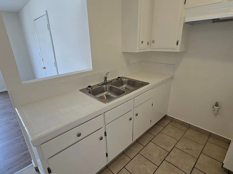 12350 Deana St — Photo 6