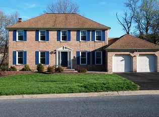 8 Woodward Dr, Wilmington, DE 19808