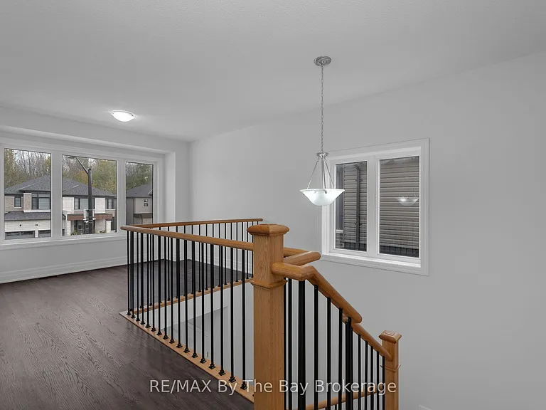 48 Del Ray Cres — Photo 10