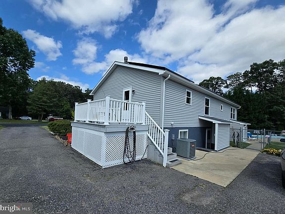 3rd image of 2139 E Oak Dr #E