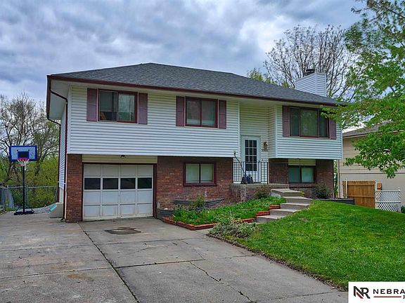 2nd image of 5000 W Saint Paul Ave