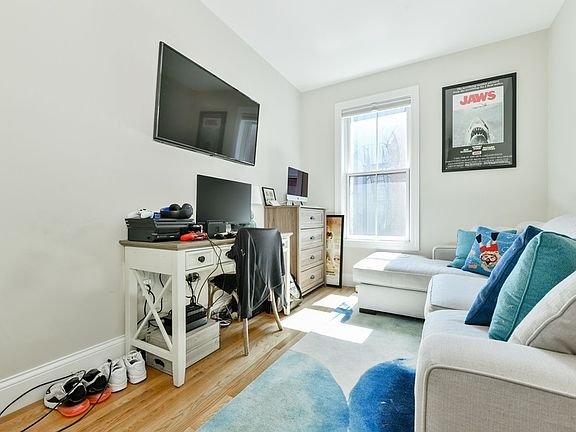 5th image of 10 E Springfield St APT 3