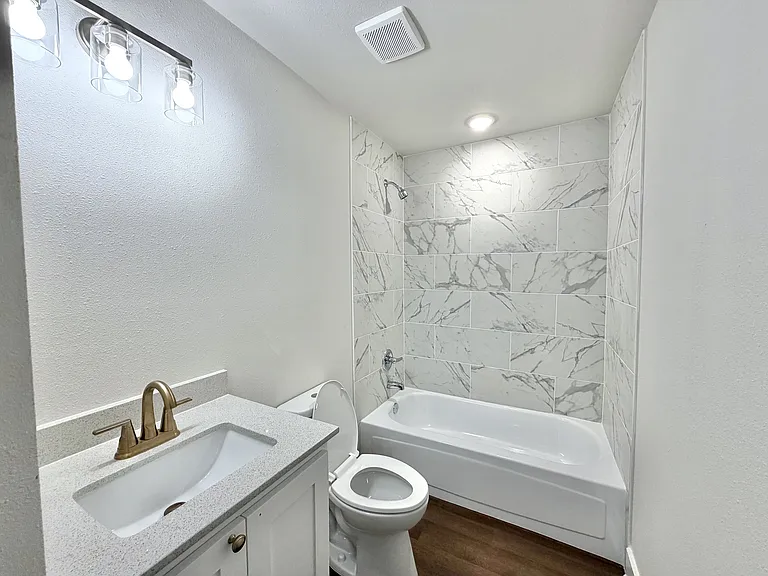 1401 Lincoln St — Photo 6