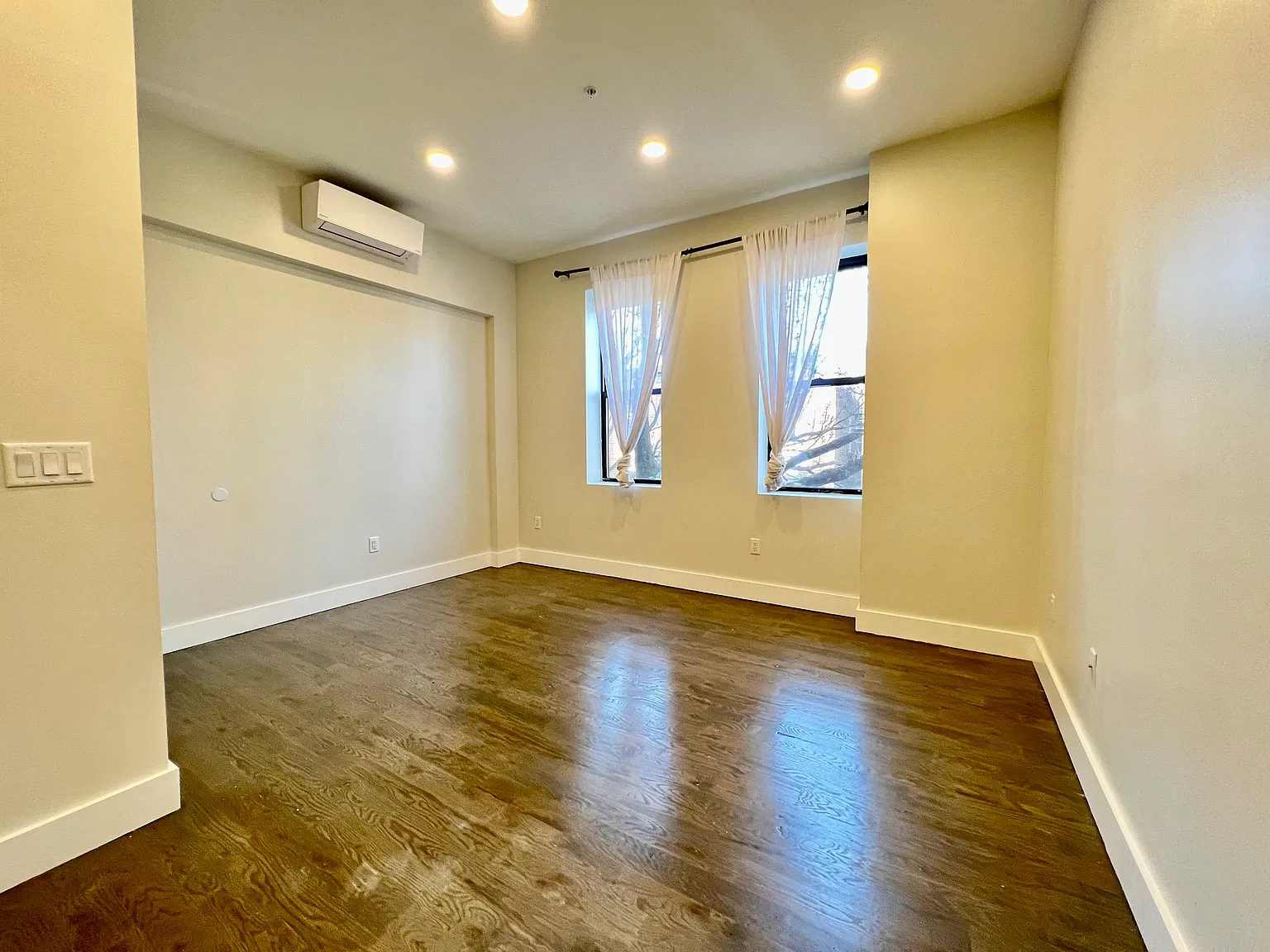 Studio, 500 sqft, $1,900 — Photo 2