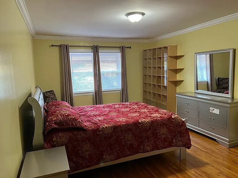 933 Brady Ave — Photo 8