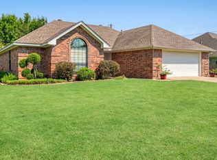 155 44th St SW, Paris, TX 75460