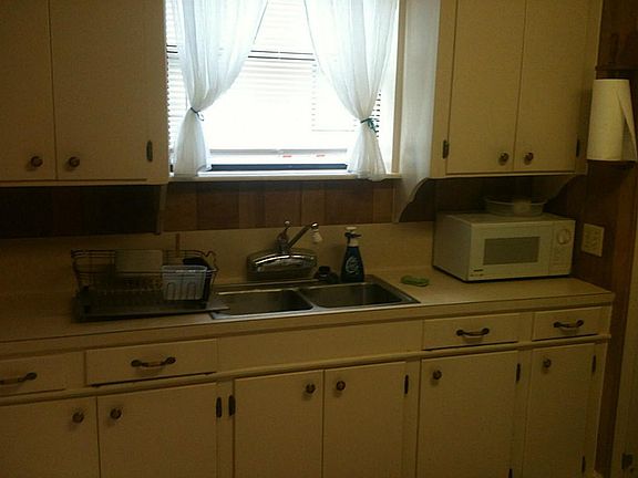 4th image of 713 Hoskins Broadway St