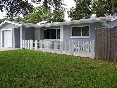 Front Yard Side View Paradise Properties Valencia Road
