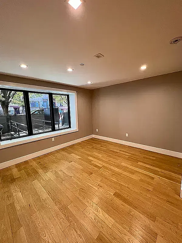 1087 Madison Street — Photo 3
