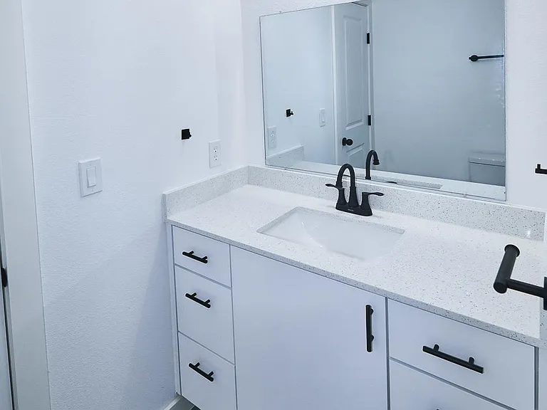 3300 Tom Green St #6 — Photo 14