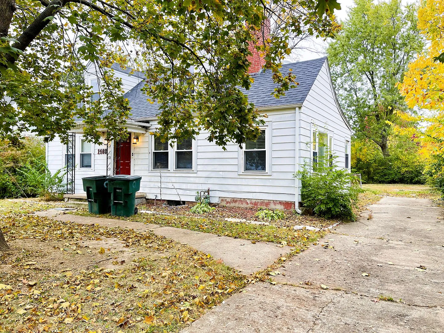 5-Bedroom Home Near Ball State Campus! In Unit Washer/Dryer & Large Backyard! — Photo 2