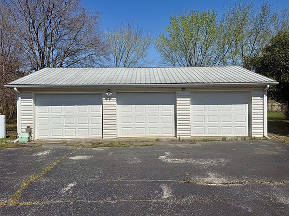 3rd image of 150 Carter Rd