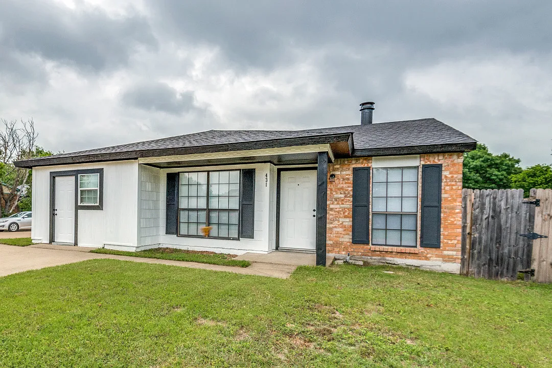 4 bed, 1253 sqft, $1,850 — Photo 1