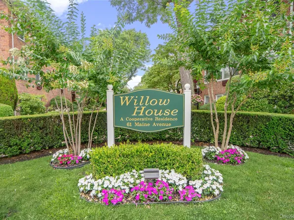 61 Maine Avenue #F15, Rockville Centre, NY 11570