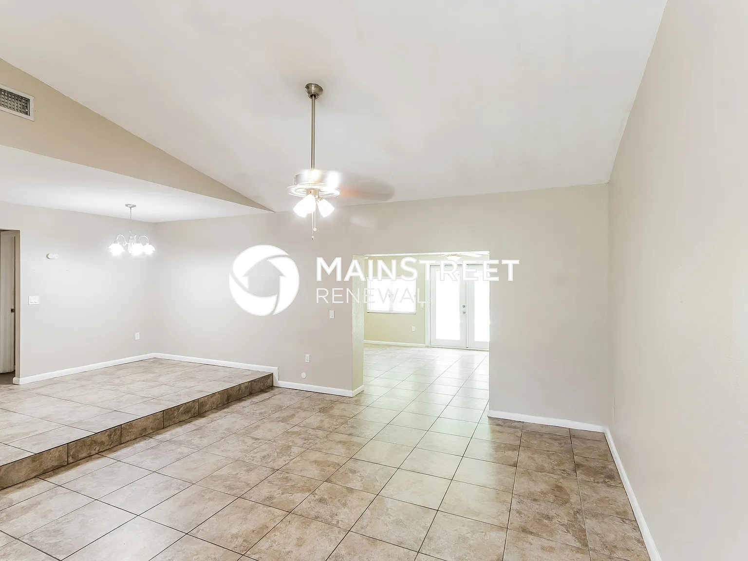 2226 Maple Hill Dr — Photo 3