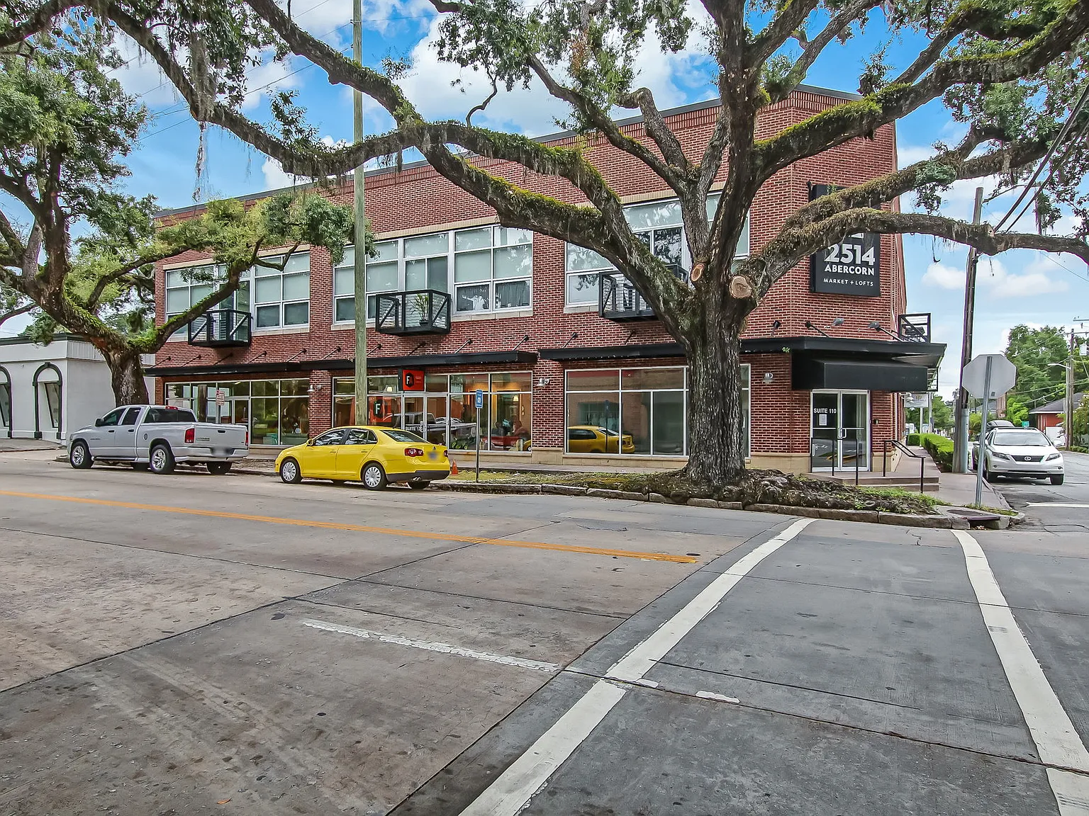 2514 Abercorn Street - 207 — Photo 2