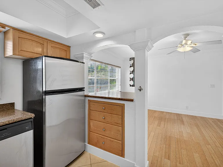 901 NE 3rd St #205 — Photo 15