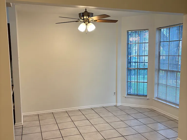215 W Mistletoe Ave #A — Photo 5
