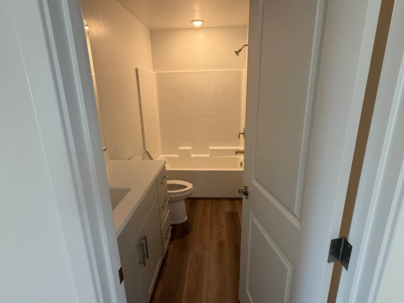 3 bed, 2.5 bath, 1572 sqft, $3,700 — Photo 2