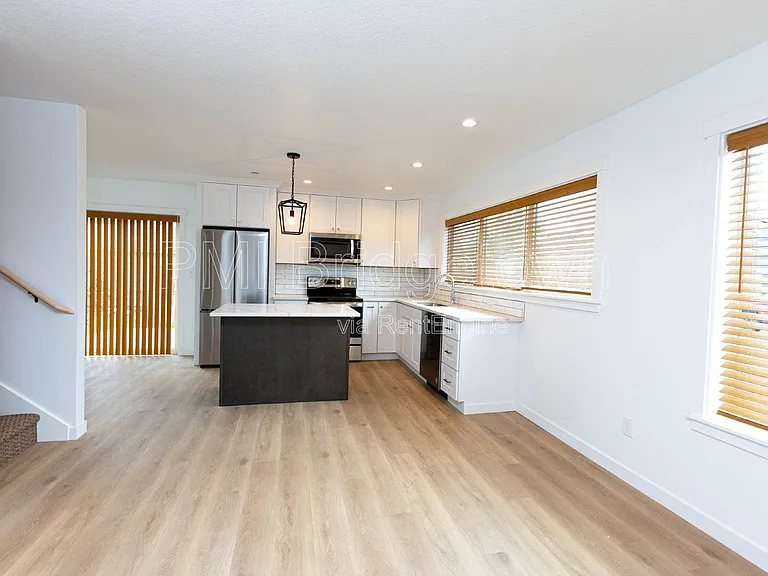 6506 SE 63rd Ave — Photo 4